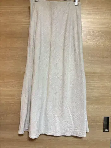 그린 라벨 릴랙싱 베이지 롱 스커트