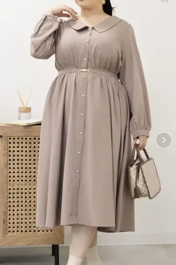CLETTE 벨트와 펄 버튼 원피스
