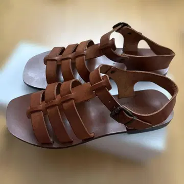미사용 새상품 쉽스 The Sandals Factory 이탈리아 카멜