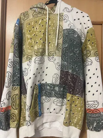 반다나 패턴 후드 부착 후드티