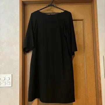 DRESSTIER 블랙 무릎 기장 원피스 7부 소매