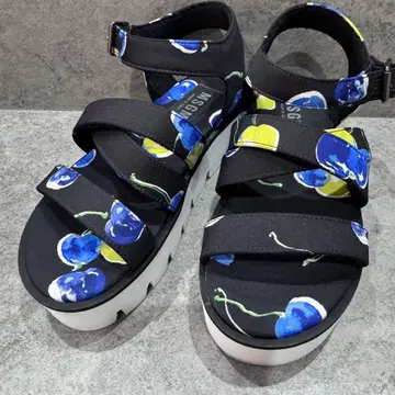 MSGM 체리 패턴 스포츠 샌들 통굽 시착만 한 상품