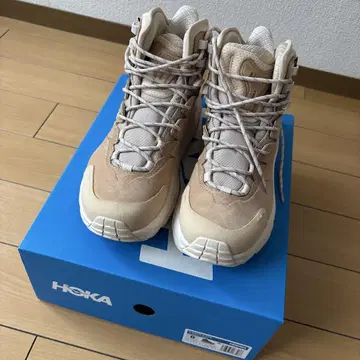 호카오네오네 카하 HOKA U KAHA 2 GTX 아이코 착용 모델