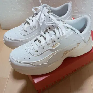 Puma 화이트 통굽 스니커즈 시리아 모드 블라썸 푸마 23cm