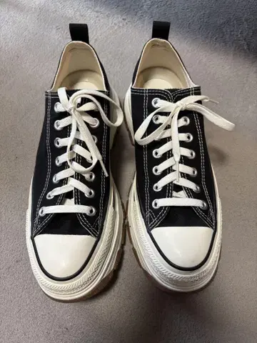CONVERSE 블랙 통굽 스니커즈