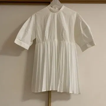 클라네 플리츠 레이어 벌룬 슬리브 상의