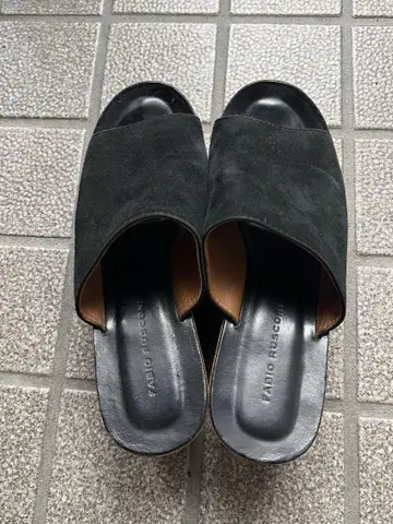 파비올루스콘이 통굽 샌들