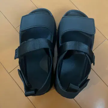 블랙 스포츠 샌들 통굽