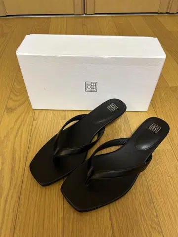 TOTEME 토템 플립 플롭 가죽 샌들 37 블랙