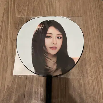 Le Sserafim 윤진 부채