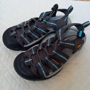 keen 뉴포트 h2 23.5cm