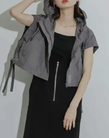 센스 오브 플레이스 나일론 후드티 크롭 베스트