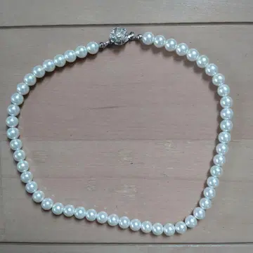 화이트 펄 목걸이 꽃 모티브