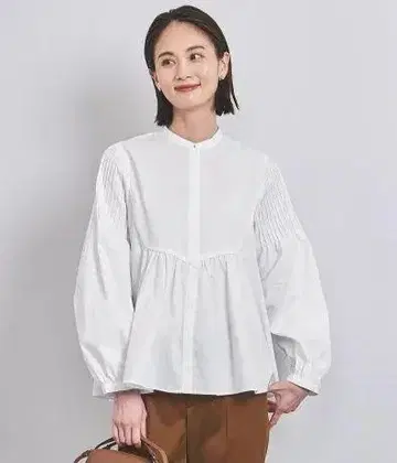 엠보싱 핀턱 롱 슬리브 블라우스