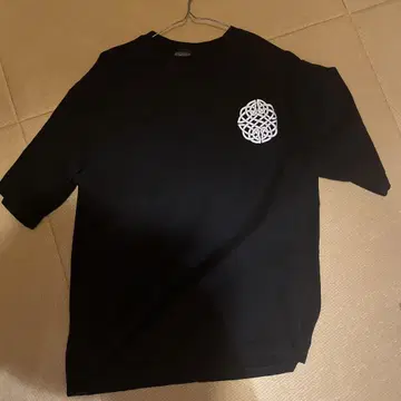블랙 티셔츠 프론트 백 디자인