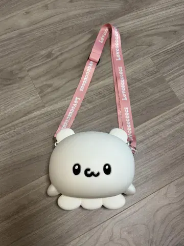 스모피 실리콘 숄더백