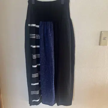 이종 소재 패치워크 플레어 스커트