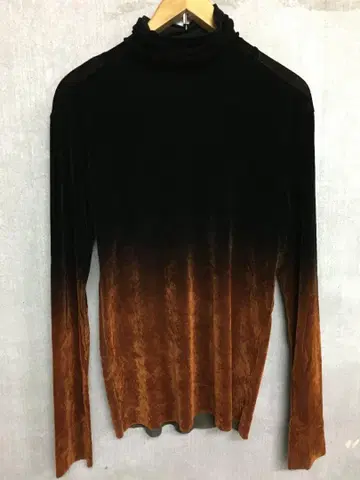 터크 24aw 그라데이션 터틀넥 티셔츠