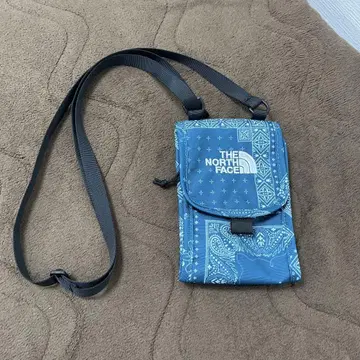 THE NORTH FACE 반다나 패턴 사코슈