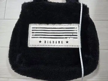 BIGBANG 플리스 토트백 블랙