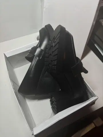 로퍼 블랙 힐 포함