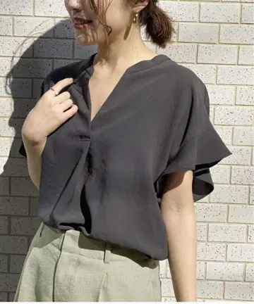 Spick&Span 플레어 슬리브 스키퍼 블라우스