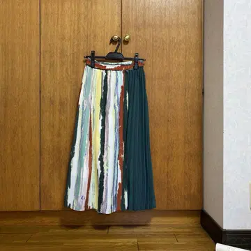 멀티 컬러 플리츠 롱 스커트