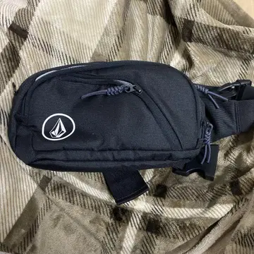 Volcom 바디백 블랙