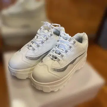 통굽 화이트 스니커즈 글리터 장식
