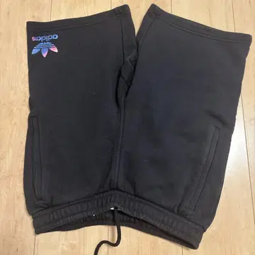 블랙 숏 팬츠 자수 로고