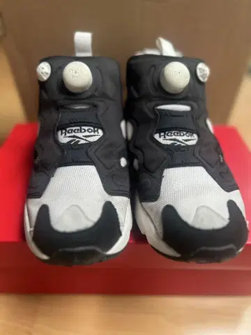 Reebok Instapump Fury 블랙/화이트 펌프 퓨리