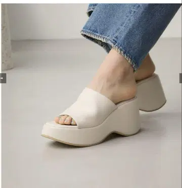 아줄바이마우지 플랫폼 샌들 S22.5cm 23cm 가격 인하