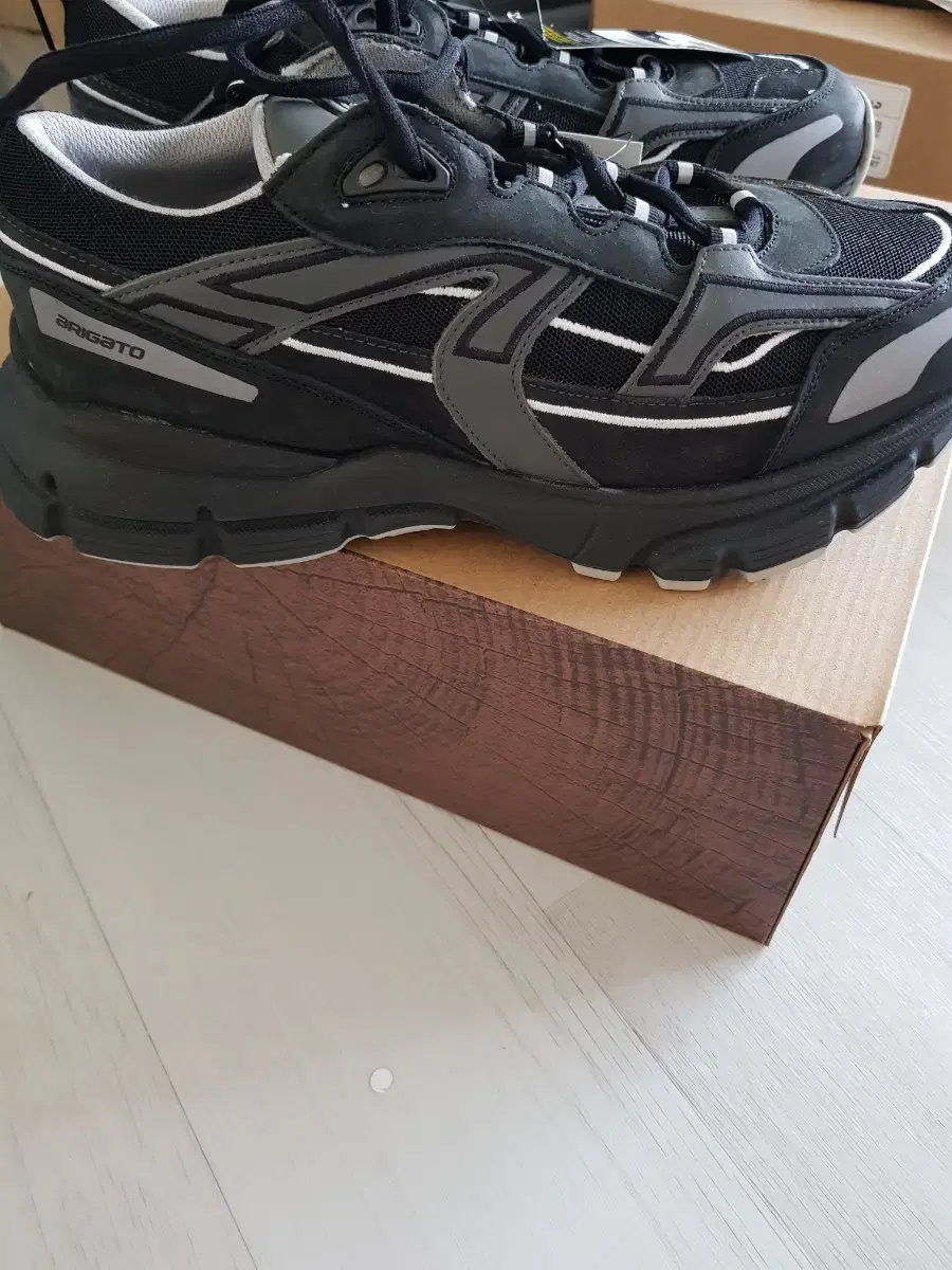 Retail price ₩370,000 Axel Arigato 260 Sneakers (New)