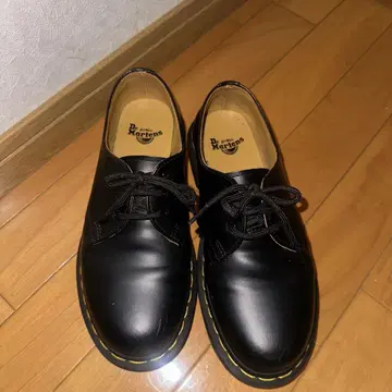 Dr.Martens 닥터마틴 3홀 가죽 신발 UK4