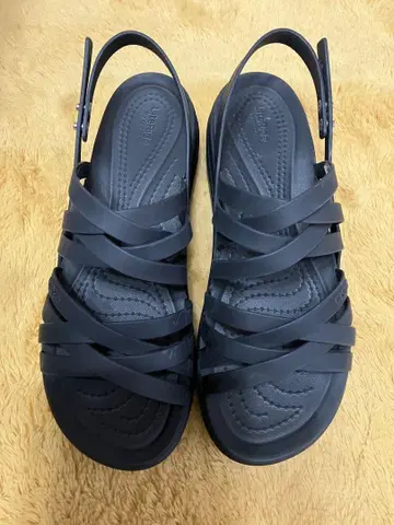 Crocs Brooklyn Strappy 통굽 샌들 블랙 24cm W8