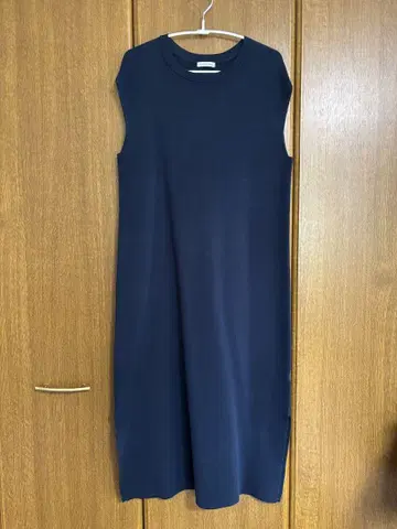COHINA 하프 미라노 리브 I 라인 원피스 네이비