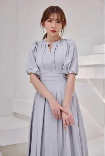 그녀의 입술과 분수 레이스 업 보우 드레스