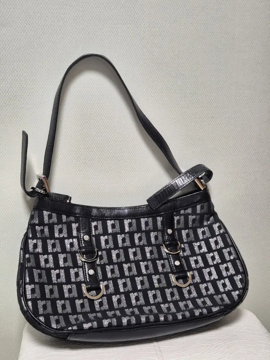 Renoma Shoulder Bag