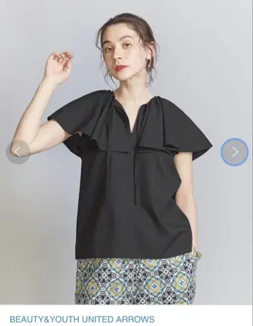 United arrows Beauty&youth 블랙 프릴 옷깃 상의