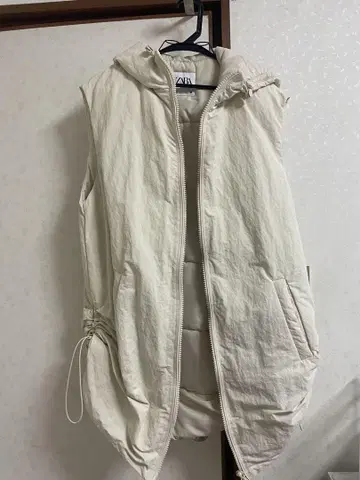 자라 후드 부착 아이보리 베스트