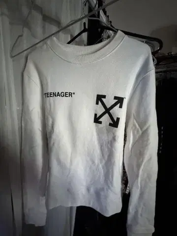 OFF-WHITE TEENAGER 버트 심슨 맨투맨