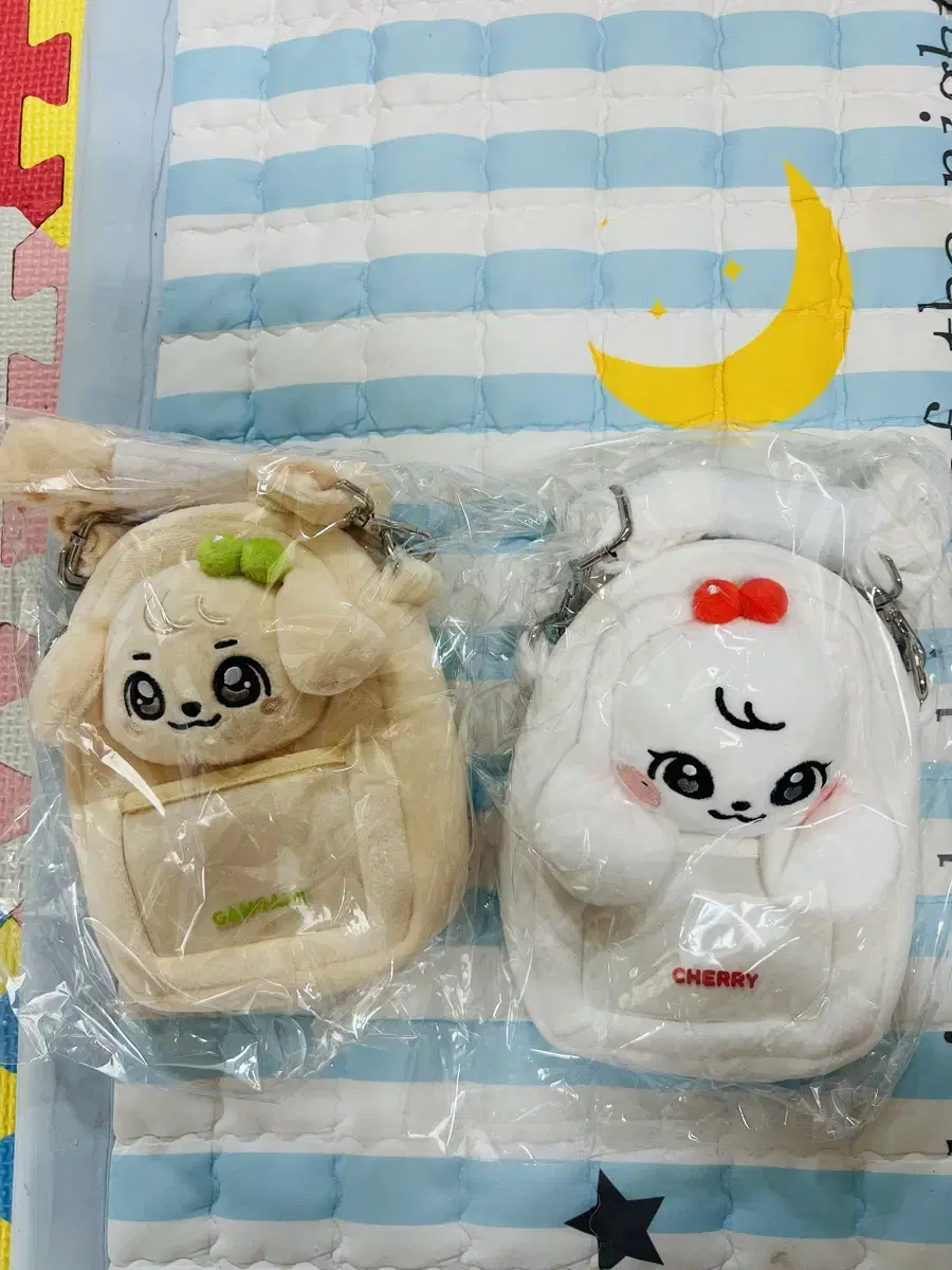 아이브 미니브 체리 원영 PVC 크로스백 양도