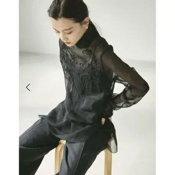 오늘의 시어 자수 블라우스