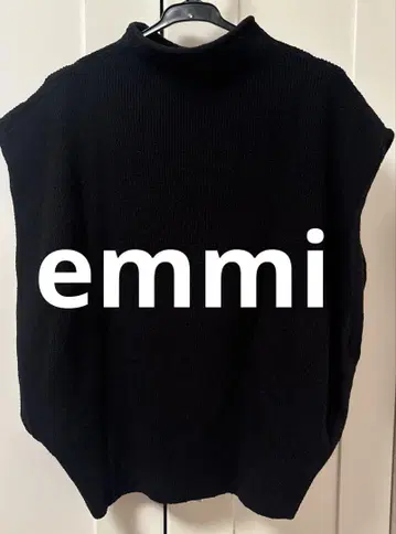 에미 emmi atelier 숄더 턱 니트 풀오버