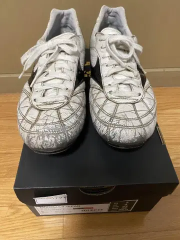 Mizuno Morelia 스파이크 화이트/블랙/레드