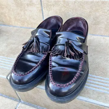 Dr. Martens Adrian 태슬 로퍼 체리 레드