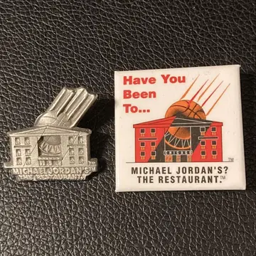 90년대 조던 레스토랑 핀즈 배지 2개와 증정품