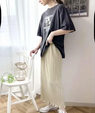 베이지 플리츠 스커트 폴리에스테르