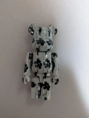 뱅크시 베어브릭 100% banksy
