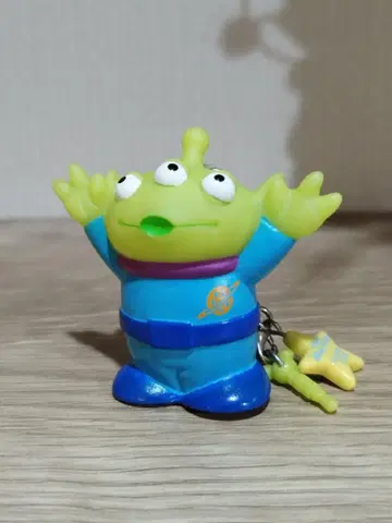 리틀 그린맨 스트랩 이어폰 잭 포함